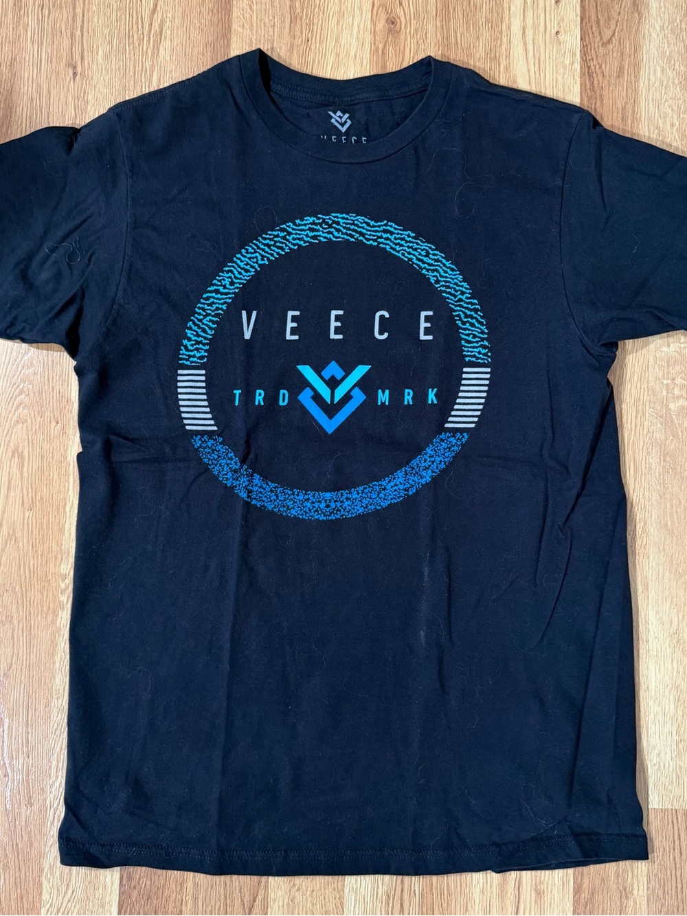 Veece Navy Blue Short-Sleeve Graphic Tee with Teal Accent